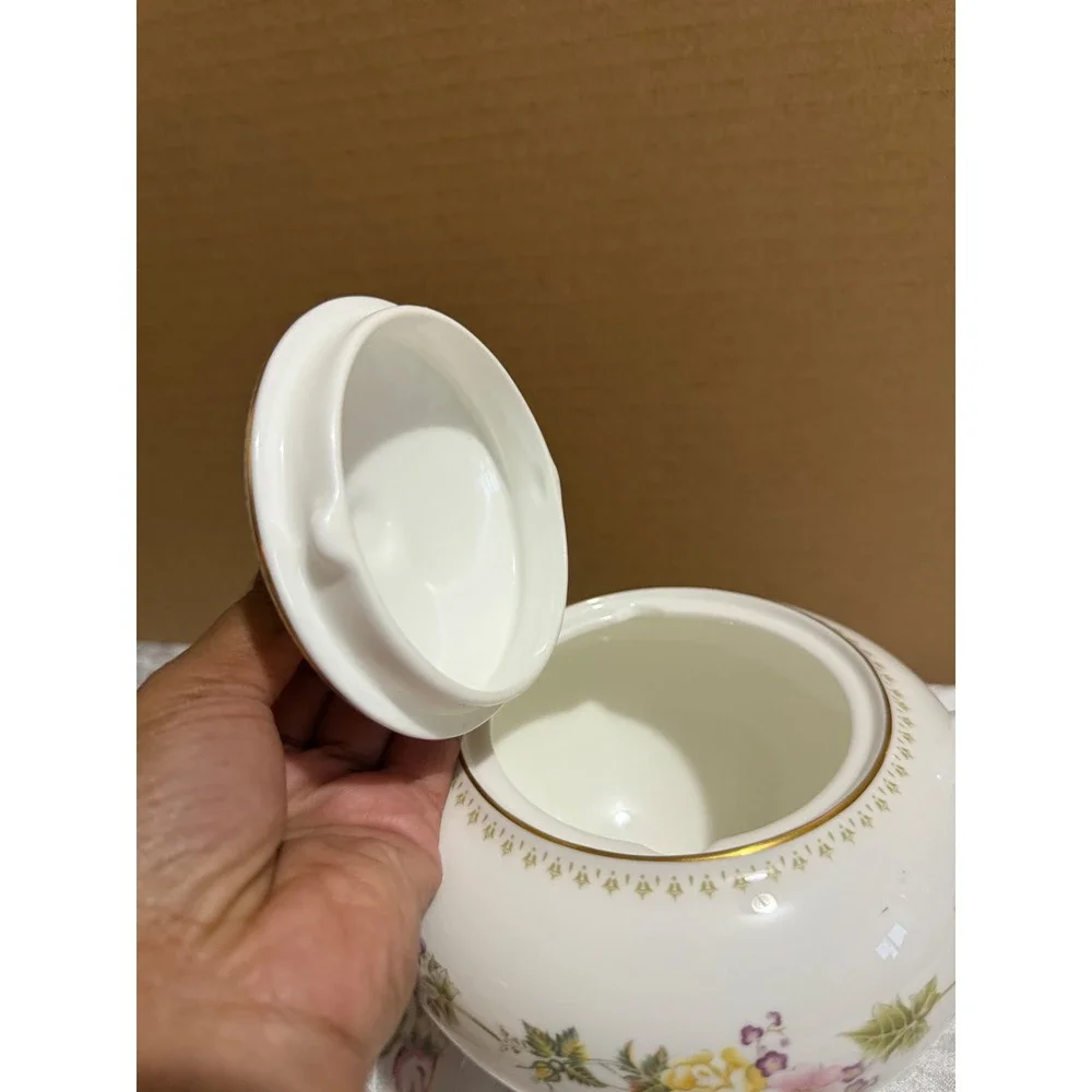 Wedgwood Mirabelle R4537 Bone China Teapot Floral Gold Trim Made in England